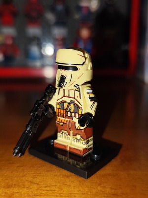 Imperial Shoretrooper Star Wars minifigure with blaster and stand