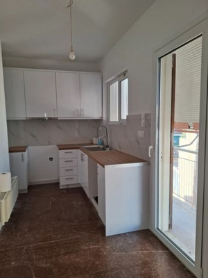 Διαμέρισμα 90τμ ρετιρέ 5ος όροφος πλήρως ανακαινισμένο στην Κυψέλη Αθήνα