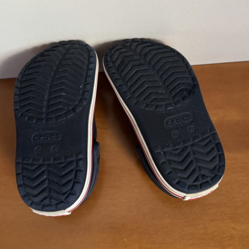 Crocs kids shoes size 6 (22-23), like new