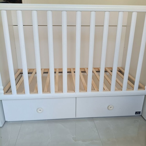Lorelli baby cot with adjustable side rail
