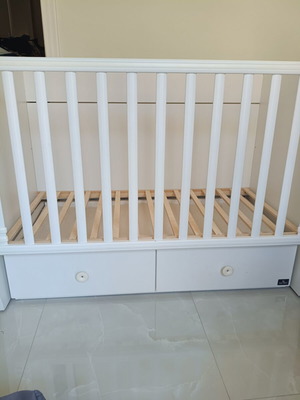Lorelli baby cot with adjustable side rail