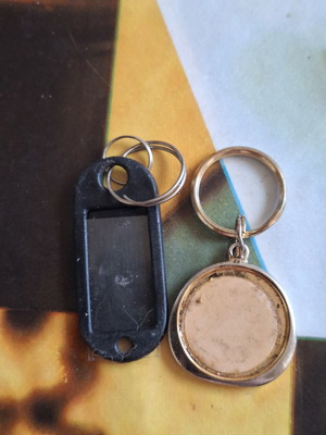 Keychain set used, one metal with label space