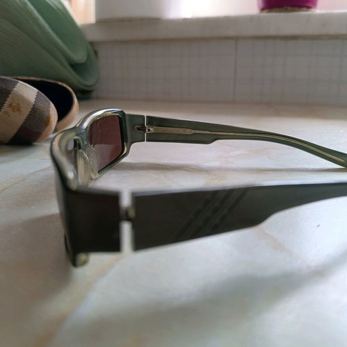 Burberry sunglasses like new, green