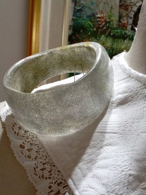 Acrylic bracelet like new with silver dust, transparent, 80s style