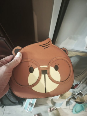 Bear-shaped brown pouch like new