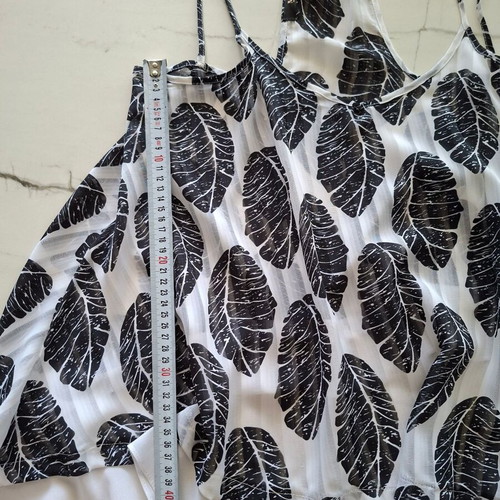 Top with leaf print one size like new, black and white