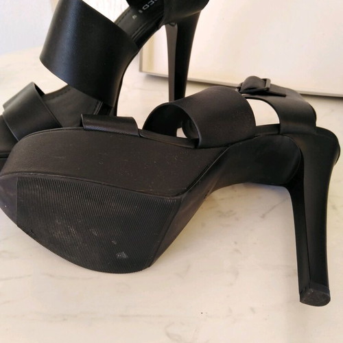 Divided women's black sandals size 40 with 13cm heel, like new
