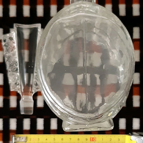 Barrel-shaped decanter used for liqueurs
