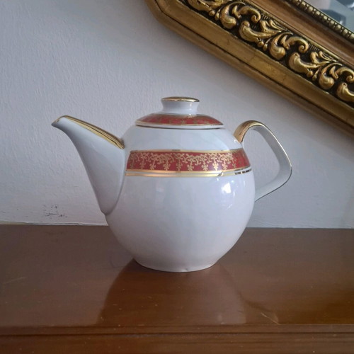 Istanbul Porcelain teapot like new, vintage style with gold details