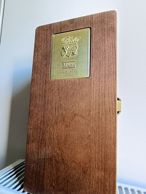 Berta Grappa Wooden Box like new with gold bronze clasp