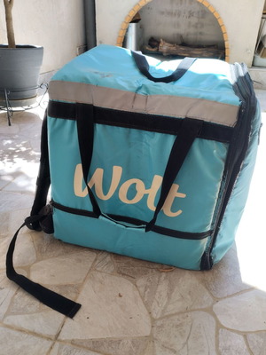 Wolt Delivery Large Box like new with strap for motorcycle