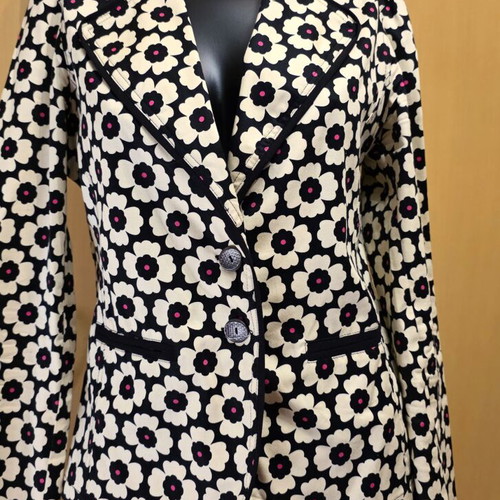 Jacket M like new, cotton spring with daisies on black