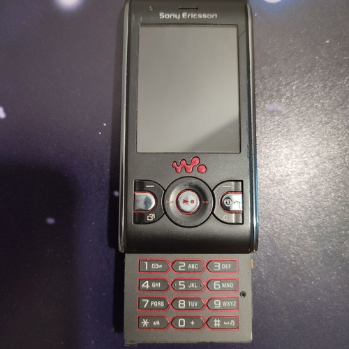 Sony Ericsson W595 used, non-functional for parts
