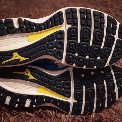 Mizuno Wave Sky 3 running shoes size 45 like new blue and white