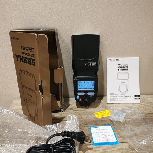 Speedlite YN685 like new with box