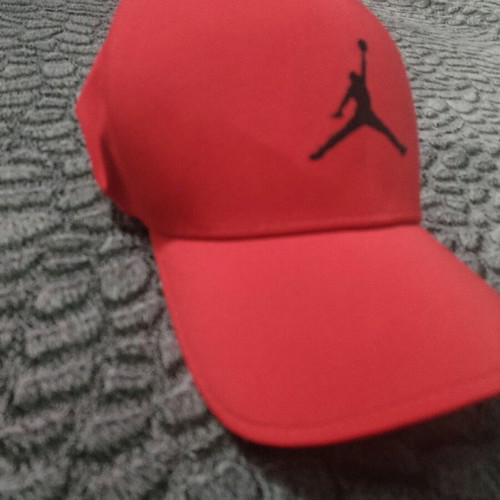 Jordan hat like new, red