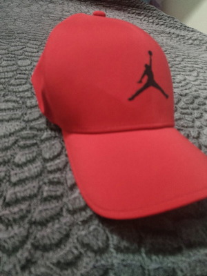 Jordan hat like new, red