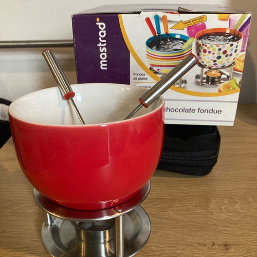Mastrad chocolate fondue like new with gift cake mold