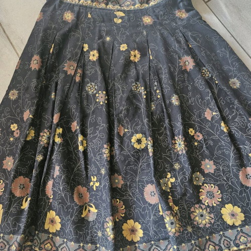 Floral skirt like new with black base