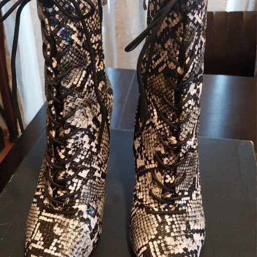 Snake print ankle boots new, size 39, stiletto heels