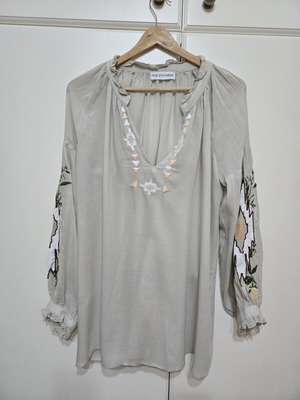 Peace and Chaos tunic like new, one size, colorful embroidery