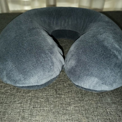 Travel pillow with memory foam orthopedic like new, gray with removable cover