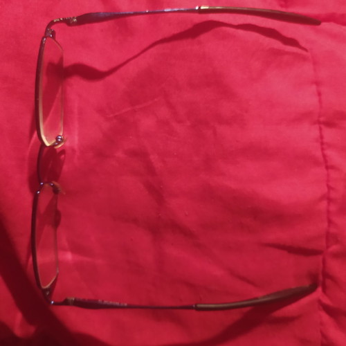 Eyeglass frame used, supports thick lenses