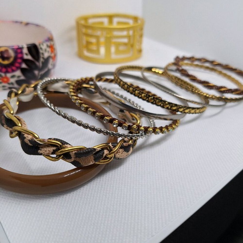 Various bracelets like new, set