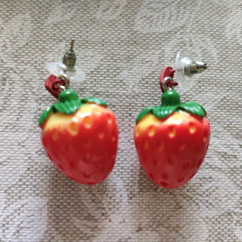 Strawberry earrings new with heart clasp
