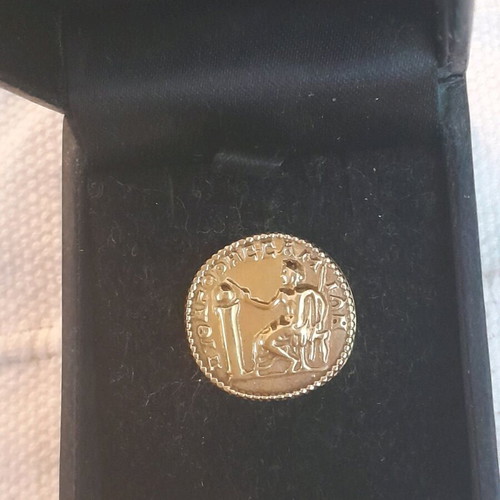 Xaniotis commemorative pin gold-plated metal 1.9cm like new