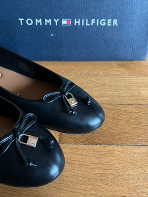 Tommy Hilfiger ballet flats new, size 37, black