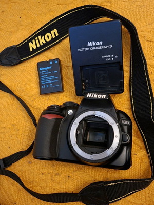 Nikon 3100 DSLR μεταχειρισμένο (μόνο σώμα) με φορτιστή και μπαταρία