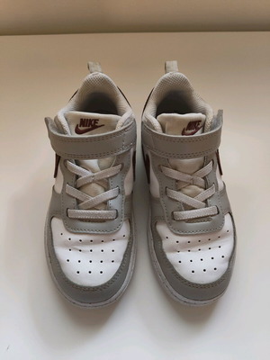 Παιδικά παπούτσια Nike σαν καινούργιο, δερμάτινα, μέγεθος 27, άσπρα