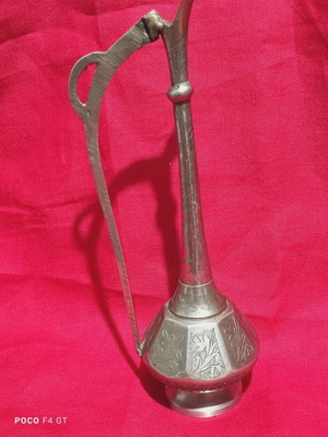 Brass oil jug like new with engraved decorations