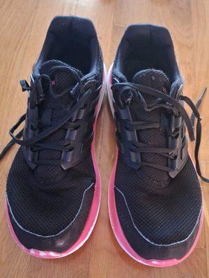 Adidas women's athletic shoes used, size 40.5, black and pink