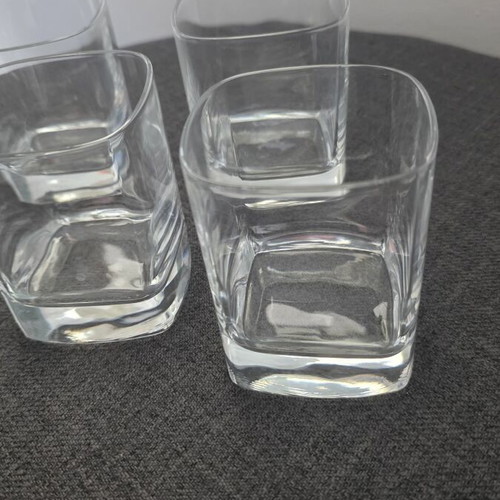 Whisky glasses set of 4 with modern square design