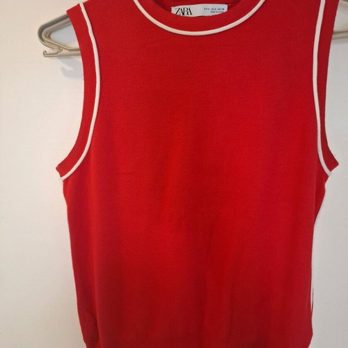 Zara red sleeveless knitted top like new, size small