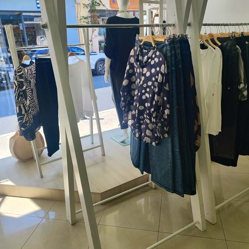 Clothes hanging tripod rack, 3 small and 2 large