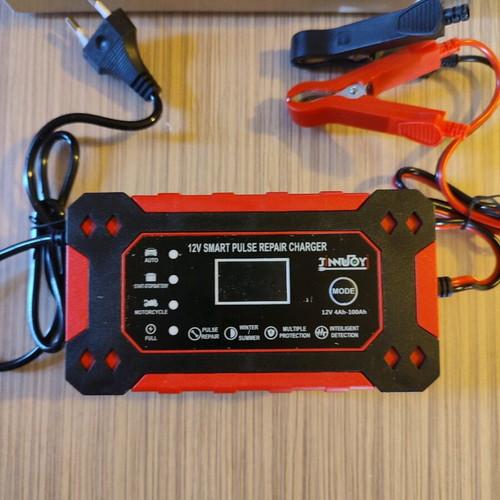 Car battery charger 12V 6A new with power cord