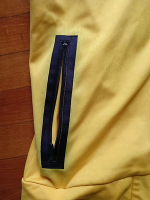 Under Armour sports jacket size Large like new, yellow
