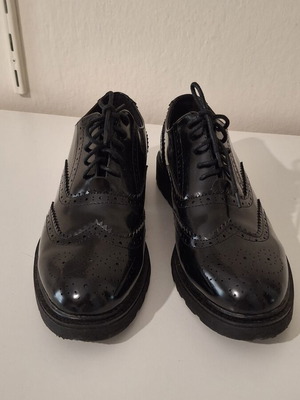 Oxford shoes GoGo Shoes like new, black, brogue style, size 38