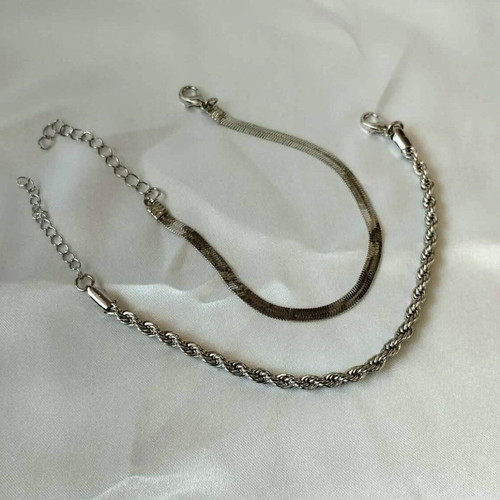 Set of two stainless steel bracelets new, unisex silver