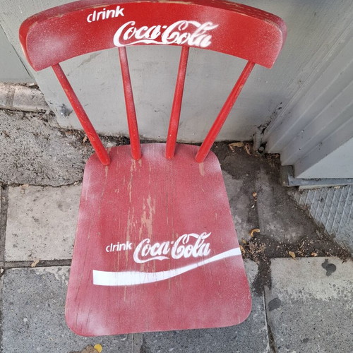Vintage ξύλινη καρέκλα με διαφημιστικό λογότυπο ανακαινισμένη