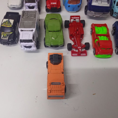 Pack of 15 children's toy vehicles, metal cars and bus