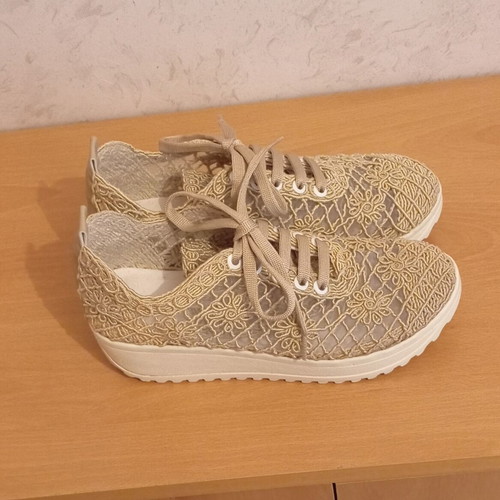 Womens knitted beige shoes size 38 like new