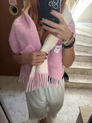Burberry ροζ μάλλινο κασκόλ με κουκούλα
