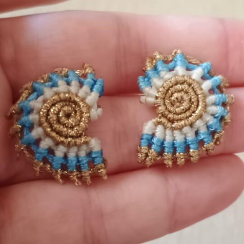 Macrame earrings like new, handmade, shell-shaped with gold thread