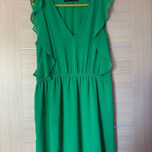Zara Basic green dress with ruffles and V neckline used, size L