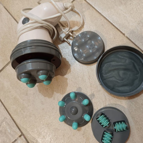 Massage device like new with various accessories