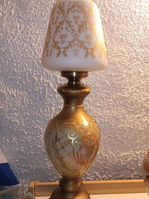 Lamp with porcelain shade used